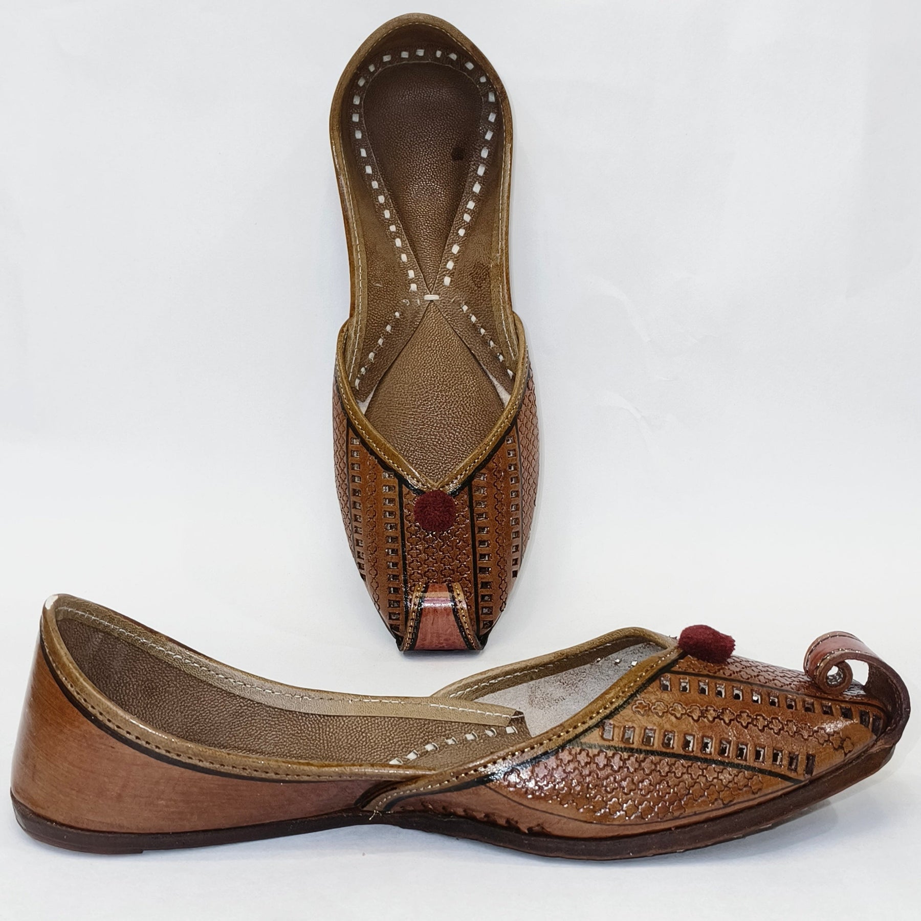 Punjabi Jutti Heavy Leather Pom Pom Work2518