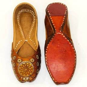 Punjabi Jutti sunflower Heavy Aari Work2513