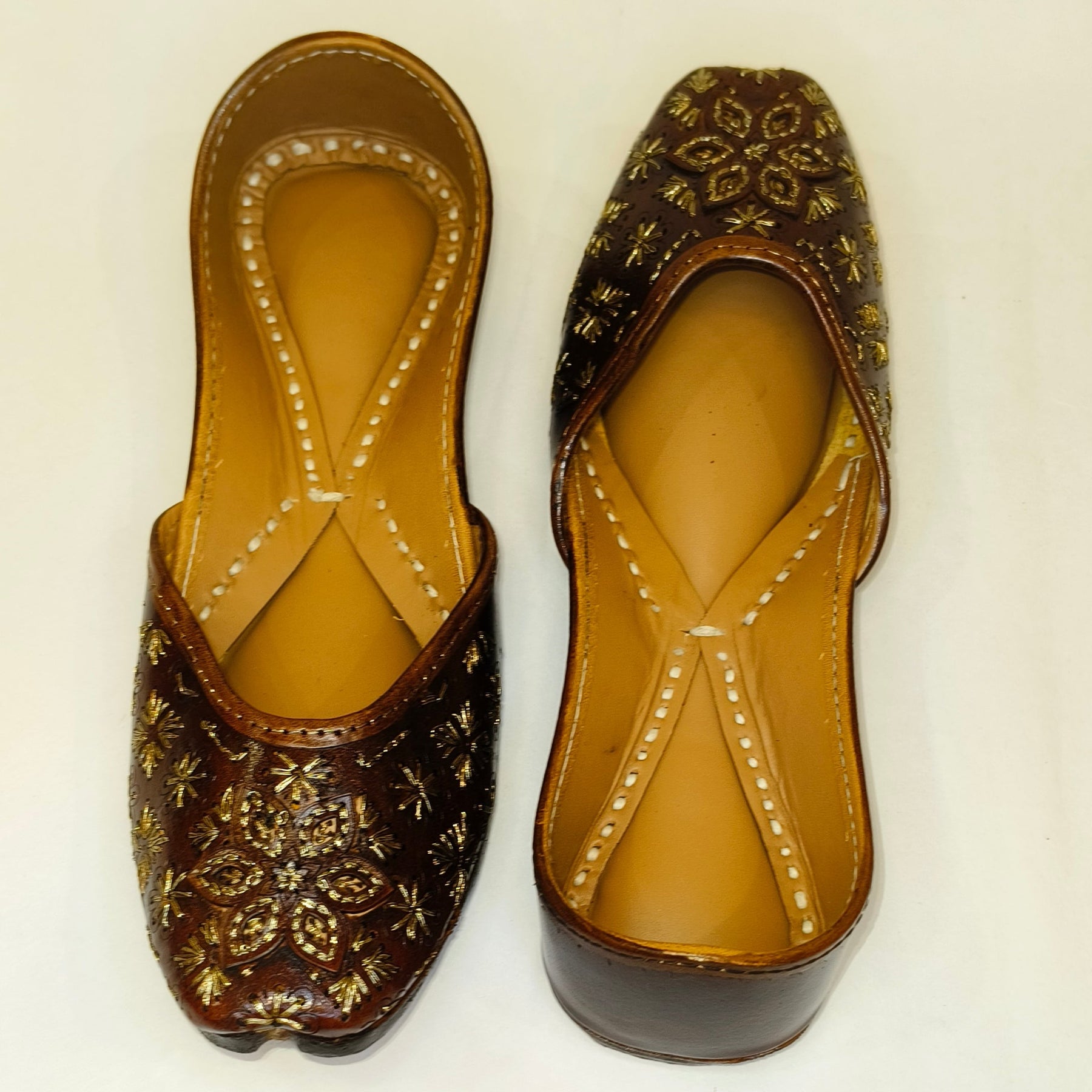 Punjabi Jutti Heavy Aari Work centre flower2507