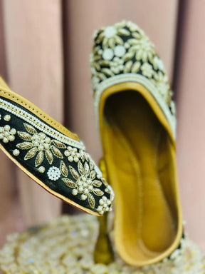 Punjabi Jutti Heavy Pearl Work 20260351