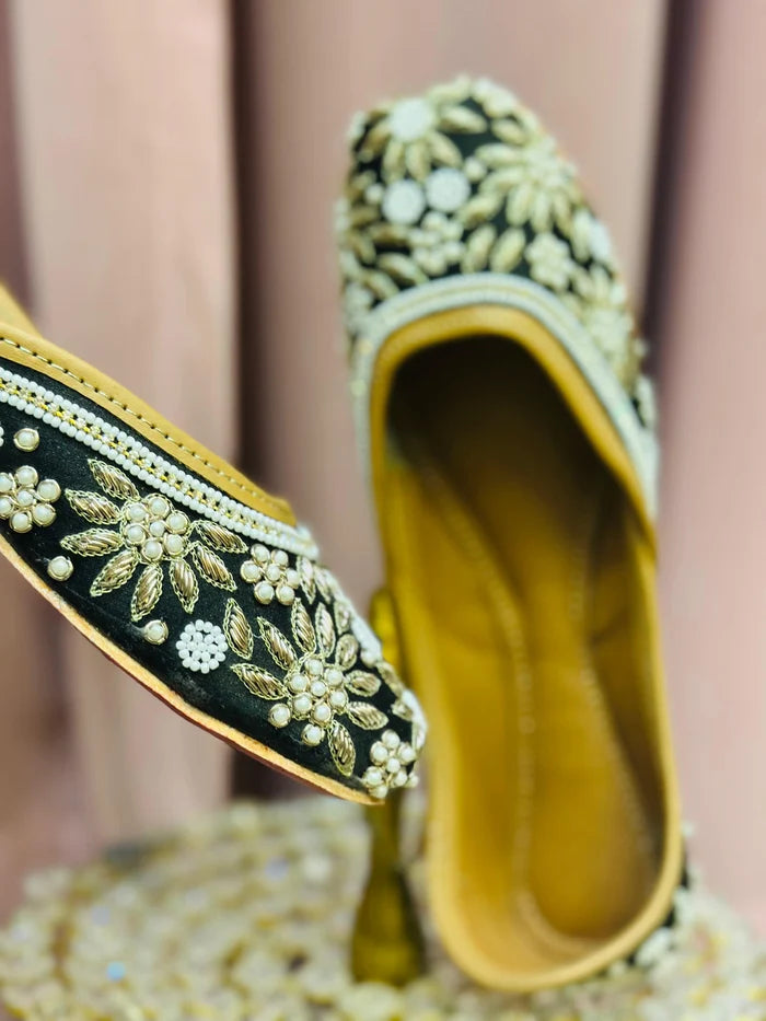 Punjabi Jutti Heavy Pearl Work 20260351
