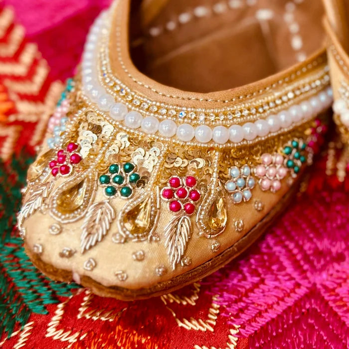 Punjabi Jutti heavy multi flower stone Work20260337