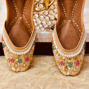 Punjabi Jutti heavy multi flower stone Work2701