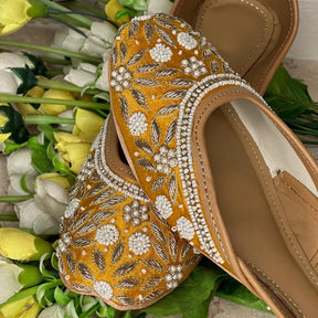 Punjabi Jutti Heavy Pearl Work 20260349