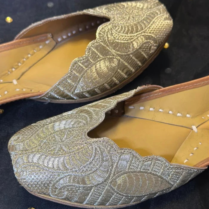 Punjabi Jutti Heavy Golden Work20260333