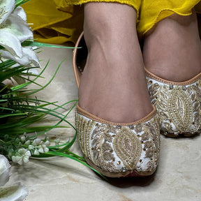 Punjabi Jutti Heavy Golden Sequence Work2817
